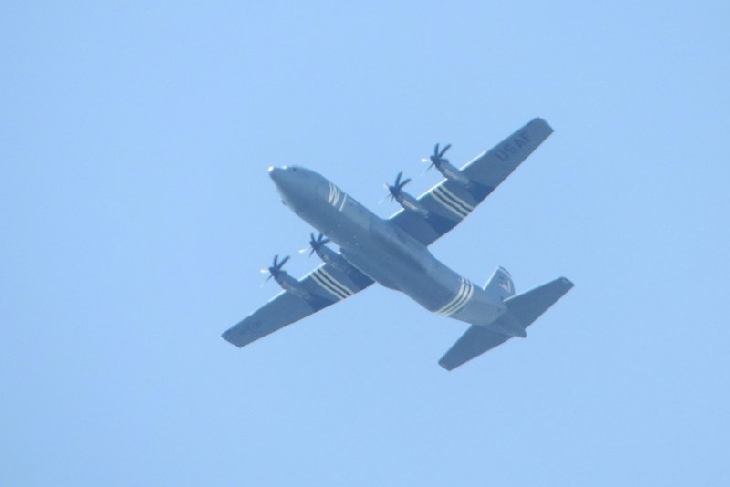 C-130J US aux couleurs commémoratives de l'anniversaire du débarquement