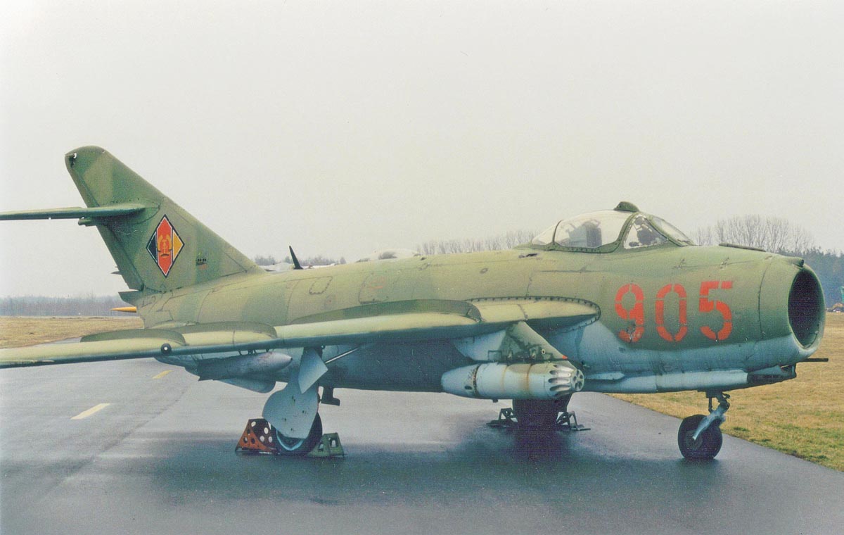 PZL Lim-5 DDR-01.jpg
