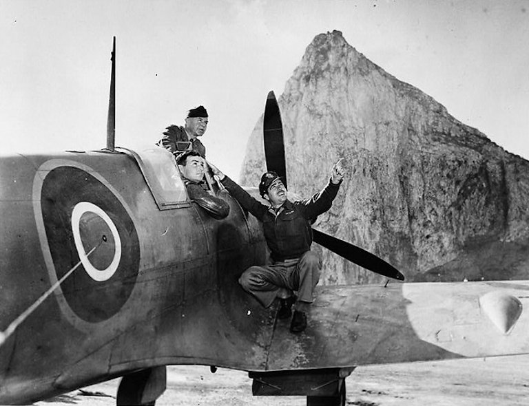 Spitfire - IFF Mk.I (fm SEP-OCT 40)-01.jpg
