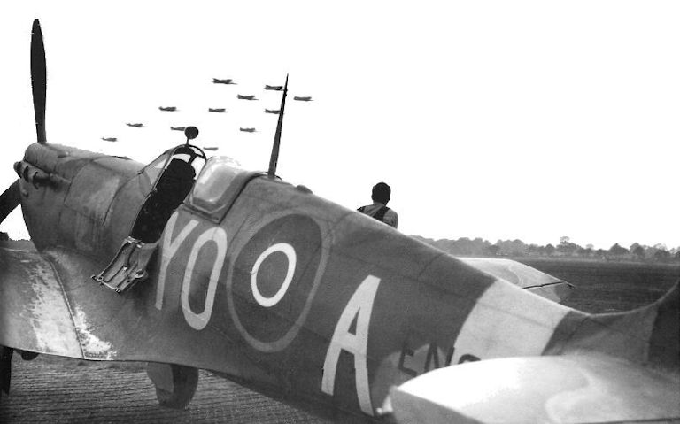 Spitfire LF.Vb (EN921 - YO.A - 401 Sq).jpg