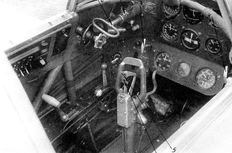 Yak-9D (cockpit).jpg