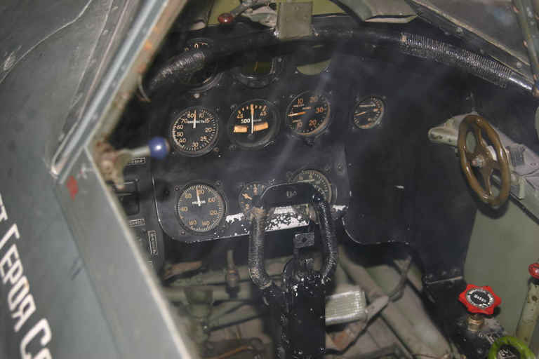 Yak-9 (cockpit - Yakovlev Museum)-02.jpg