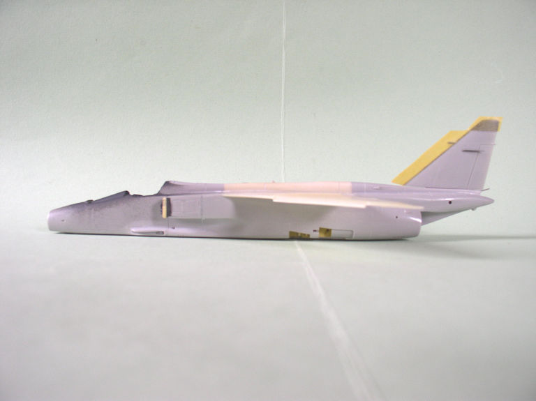 SEPECAT Jaguar A - Fuselage + voilure (côté gauche).jpg