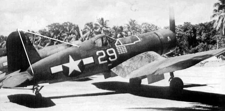 Chance-Vought F4U-1a (BuNo 55995 - N° 29 - Chemins câbles antenne).jpg