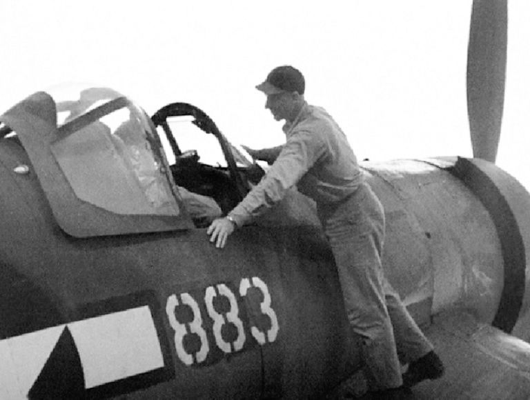 Chance-Vought F4U-1a (BuNo 17883 - 883) - VMF-214 (02).jpg