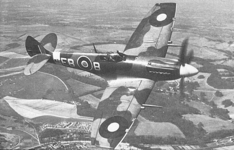 Spitfire F.Mk.XII (MB882 - EB.B - 41 Sq)-02.jpg