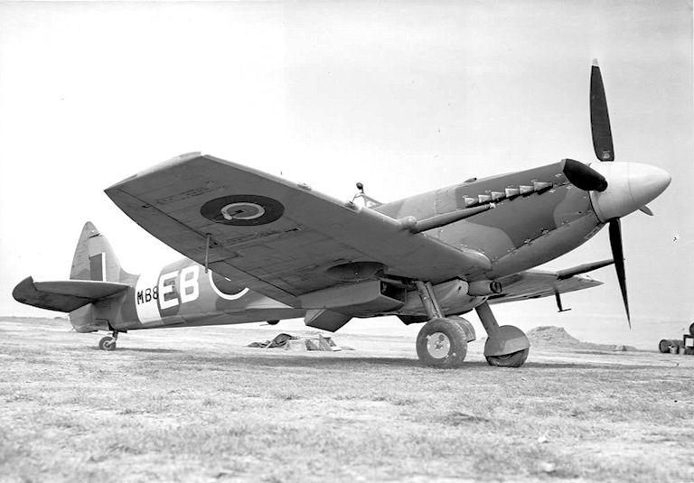 Spitfire F.Mk.XII (MB882 - EB.B - 41 Sq)-05.jpg