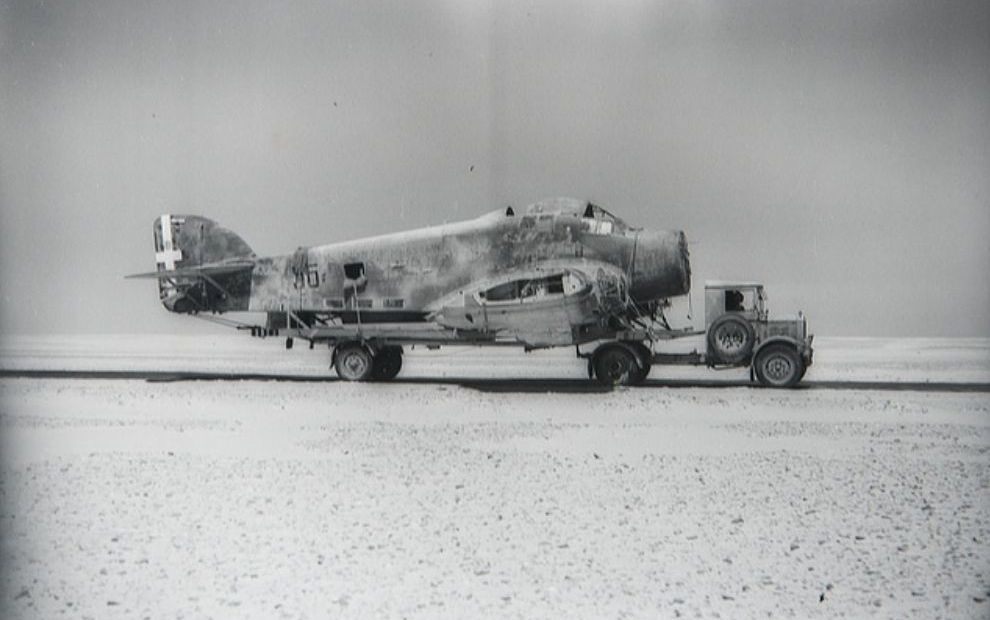 SM.72 sur trolleyMM2231356-9, 56 Squadriglia, 10 Stormo BT. abattu 17 aout 1940.jpg