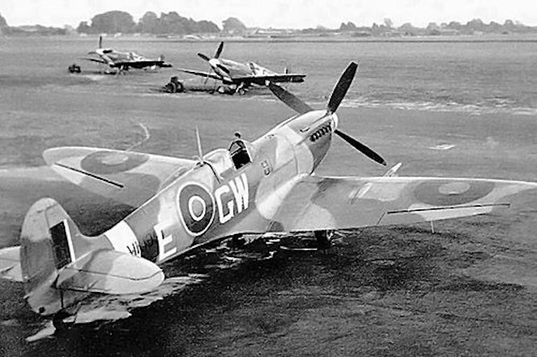 Spitfire LF.IX (MK196 - GW.E - 340 Sq).jpg