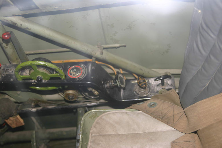 Yak-9 (cockpit - Yakovlev Museum)-03.jpg