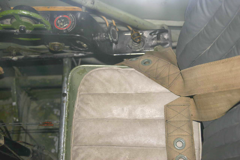 Yak-9 (cockpit - Yakovlev Museum)-04.jpg
