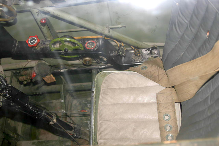 Yak-9 (cockpit - Yakovlev Museum)-05.jpg