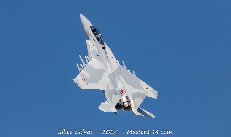 Démonstration en vol des F-15QA Ababil au Air Tattoo 2024