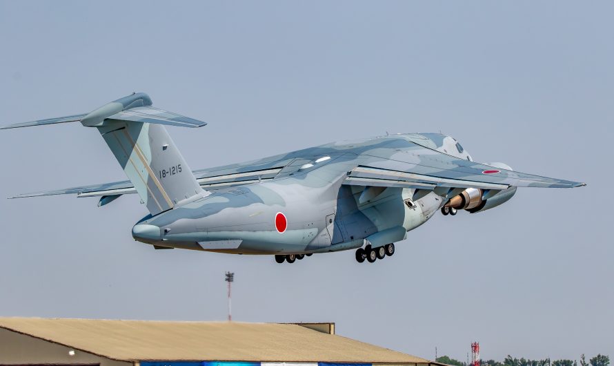 Kawasaki C-2 de la JASDF (avec walkaround)